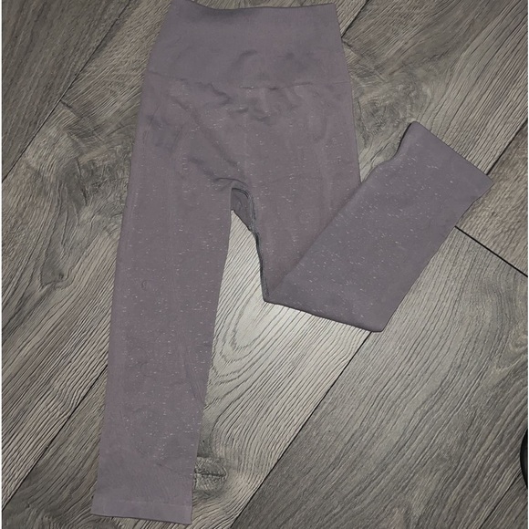 Lululemon Free To Flow Crop Magnum / White size 2 with a 17” inseam - Picture 4 of 12